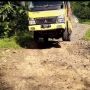 Viral Sopir Cantik Kemudikan Truk Hingga Loncat-loncat Lewati Jalan Rusak, Tujuannya Mulia Banget!
