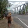 Pemulung Tinggal di Kolong Jembatan Ngawi, Warganet: Ada Dua Kemungkinan Pasca Viral, Dibantu Pemkab atau Diusir Satpol