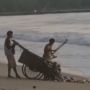 Viral Warga Buang Sampah di Pantai Carita, Netizen Emosi: Langsung Tangkap!