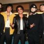 Datangi Konser Silk Sonic, BTS Foto Bareng Bruno Mars dan Anderson Paak