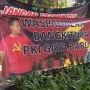 Heboh Spanduk Panglima TNI  Jenderal Andika Perkasa Pakai Kaos Palu Arit dan Bertuliskan Waspada PKI Gaya Baru