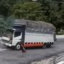 Detik-Detik Truk Jalan Mundur Usai Tak Kuat Melibas Tanjakan, Aksi Sopir Bikin Publik Terpukau