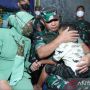 Jenderal Dudung Teteskan Air Mata Temui Anak Babinsa yang Jadi Yatim Piatu Gegara KKB Papua