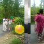 Sekumpulan Bocah Latihan Gotong Jenazah Pakai Keranda, Endingnya Bikin Ngakak