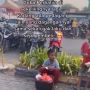 Nyesek, Lapak Penjual Lain Ramai Pembeli, Dagangan Anak Kecil Ini Sepi Bikin Warganet Iba