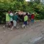Lagi, Warga Jipurapah Jombang Gotong Mayat Sejauh 9 Km Akibat Akses Jalan Buruk Viral