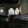 Ganjar Disambut Spanduk Desa Wadas Saat Isi Ceramah Tarawih UGM, Shin Tae-yong Semringah