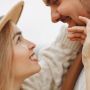 5 Tanda Pasangan adalah Cinta Sejati Kamu, Kalian Sama-sama Peka!