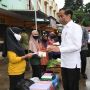 Bagi-bagi BLT Minyak Goreng Di Jambi, Jokowi: Semoga Meringankan Beban Pedagang Kecil
