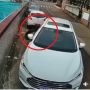 Viral Cara Ekstrem Pemobil Parkir Paralel di Pinggir Jalan, Publik Geleng-geleng Kepala