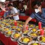 Vihara Dharma Bhakti Sediakan Menu Berbuka Puasa Gratis