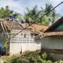Rumah Milik Sanaan Rusak Berat Usai Tertimpa Pohon saat Bekasi Diterjang Angin Puting Beliung