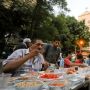 Ramadhan di Mesir: Tradisi Maidaturrahman, Buka Puasa Gratis di Jalan Utama Kairo