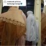Wanita Ini Buat Salfok Jamaah Salat Tarawih Akibat Mukenanya Terbang, Warganet: Gaun Pengantin