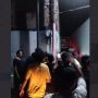 Geger! Diduga Pelaku Klitih Tertangkap Karena Bawa Arit, Diamuk dan Ditelanjangi Warga, Publik: Satu Hari Satu Klitih