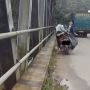 Viral Dua Wanita Buang Sampah ke Sungai, Aksinya Tuai Perdebatan Warganet: Begitu Banjir Salah Jokowi