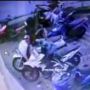 Aksi Pencurian Motor di Minimarket Terekam CCTV, Korbannya Ternyata Istri Anggota Brimob