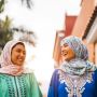 4 Cara Stylish Pakai Gaun Kaftan dengan Hijab, Cocok untuk Edisi Ramadhan