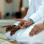 Perbedaan Tahiyat Awal dan Tahiyat Akhir: Bacaan, Arti dan Posisi Duduknya