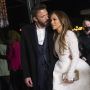 Tak Harus Baru, Ternyata Jennifer Lopez Kenakan Gaun Jadul di Hari Pernikahannya dengan Ben Affleck