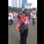 Emak-emak Aksi ke Istana Presiden Jokowi: Turunkan Harga Minyak Goreng atau Revolusi!