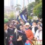 Istana Ditutup, Emak-emak Orasi di Depan Barikade Polisi: Jangan Halangi Mahasiswa, Sama Saja Ngajak Ribut!
