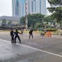 Massa Mahasiswa Makin Menyemut Dekati Istana, Polisi Panik Langsung Pasang Barikade dan Kawat Berduri