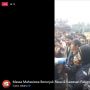 Emak-emak Orasi di Aksi Mahasiswa: Polisi, Jangan Halang-halangi Anak Kami Bertemu Jokowi!