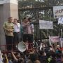 Kapolri dan Tiga Pimpinan DPR Temui Massa Aksi di Depan Gedung DPR