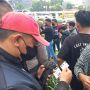 Lakukan Sweeping ke Para Pemuda Sedang Nongkrong di Depan Gedung DPR, Aparat: Mau Demo Kok Nggak Pakai Almamater?