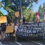 Demo 11 April di Bali Nyaris Ricuh, Puluhan Massa Hendak Merangsek ke Gedung DPRD