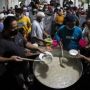 Filosofi Bubur Samin, Persaudaraan Antar Warga di Bulan Ramadhan, Bahkan dengan Warga Bukan Muslim