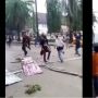 Viral Mahasiswa Demo Lompati Pagar, Endingnya Malah Nyungsep Bak Benteng Takeshi