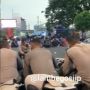 Viral Video Damainya Mahasiswa dan Polisi Buka Puasa Bareng di Tengah Demo 11 April, Warganet: Boleh Sambil Ngobrol?