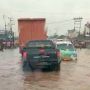 Diguyur Hujan Tiga Jam, Ruas Jalan dan Rumah Warga di Palembang Terendam Banjir