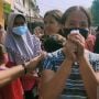 Minta Bantuan ke Presiden, Siti Warga Cirebon Langsung Dapat Amplop Isi Duit dan Bisa Cium Tangan Jokowi
