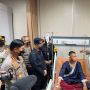 Kapolda Metro Jaya Irjen Fadil Imran Jenguk Enam Anggotanya yang Terluka saat Amankan Demo 11 April di DPR RI