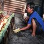 Melihat Proses Pembuatan Kuliner Khas Ramadhan Lemang Bambu