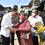 Bagi-bagi Bansos di Pasar Kanoman Cirebon, Jokowi: Covid-19 Sudah Melandai, Ekonomi Mulai Menggeliat