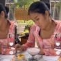 Viral Chef Renatta Periksa Konsistensi Puding di Kondangan, Ekspresinya Serius Banget!
