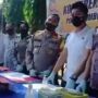 Viral! Video Jurnalis Berikan Pertanyaan ke Polisi Soal Korban Begal Jadi Tersangka dan Ditahan, Warganet: KM 50 Bebas?