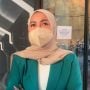 Jalan-Jalan ke New York, Olla Ramlan Tenteng Tas Hermes Rp800 Jutaan