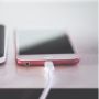 4 Kebiasaan yang Membuat Charger Ponsel Mudah Rusak, Sering Diabaikan!