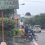 Apes! Pemotor Baru Keluar ke Jalan Langsung Disetop Polisi Gegara Tak Pakai Helm, Warganet: Rezeki Nggak Kemana
