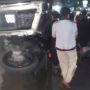Parah! Diduga Tabrak Lari di Pekanbaru, Motor Masuk Kolong Mobil, Diseret hingga Berapi