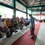 Sambut Hari Kartini, Puluhan Buruh Gendong Fashion Show Berkebaya di Pasar Beringharjo