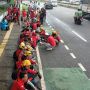Massa Buruh-Mahasiwa Menuju DPR Disekat Aparat, Nining Elitos: Jangan Khawatir, Ini Aksi Damai Menuntut Nasib Rakyat!