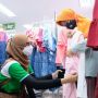Relawan Pekerja Pertamina Patra Niaga Regional Jawa Bagian Tengah Ajak Anak Yatim Berburu Baju Lebaran