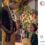 Viral Pengantin Pria Lakukan Aksi Usil Saat Prosesi Sungkeman, Netizen: Bocilnya Sampai Salting