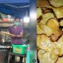 Joget Aduhai Sambil Memasak, Aksi Penjual Keripik Pisang Ini Bikin Salfok Pengendara